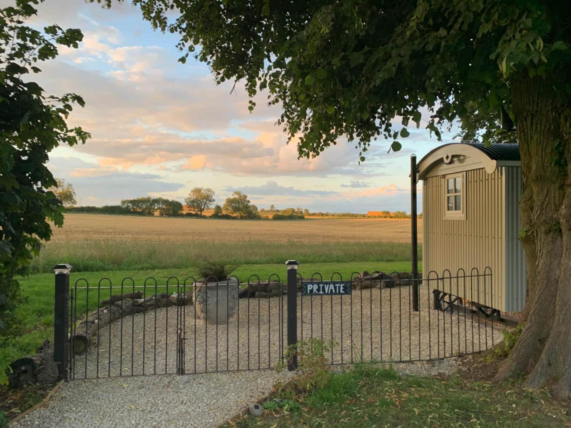 Church House Hut Melton Mowbray Exterior photo